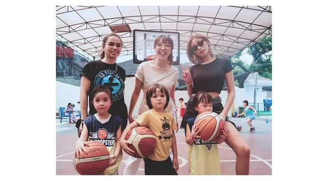 7 Potret Persahabatan Jessica Iskandar dan Gisella Anastasia, Selalu Kompak