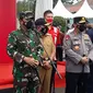 Panglima TNI, Marsekal TNI Hadi Tjahjanto, saat meninjau vaksinasi drive thru di Lanud Soewondo, Kota Medan