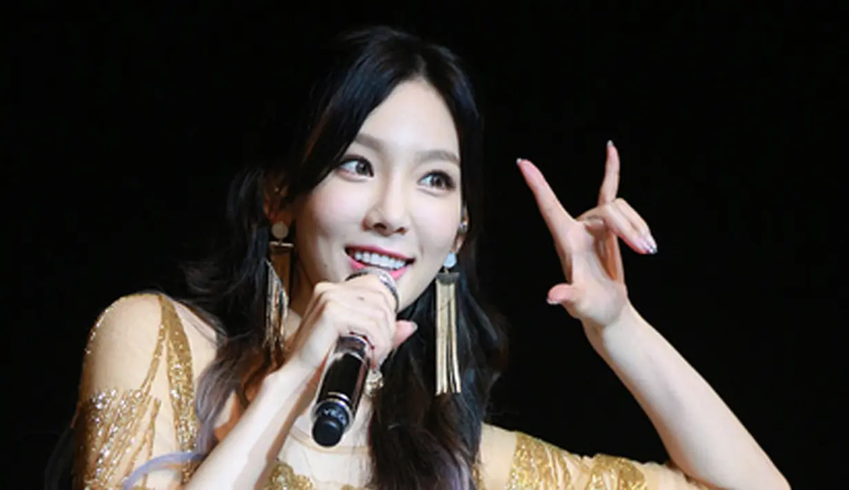 Kedatangan pertamanya di Jakarta kali ini ternyata tak menimbulkan kesan yang baik. Ia justru harus disambut dengan sebuah insiden yang membuat dirinya sampai terjatuh ke lantai. Lewat Ig-nya, ia menyampaikan kronologinya. (Instagram/taeyeon_ss)