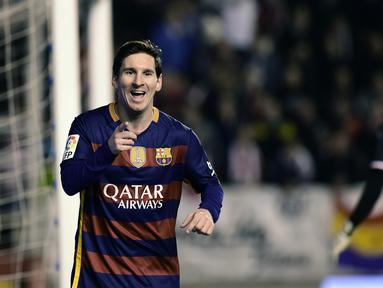 Lionel Messi mencetak hat-trick saat membawa Barcelona menang 5-1 atas Rayo Vallecano pada laga La Liga, di Estadio del Rayo Vallecano, Madrid, Jumat (4/3/2016) dini hari WIB. (AFP/Pierre-Philippe Marcou)