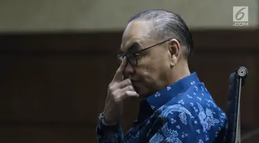 Terdakwa dugaan suap pembangunan PLTU Riau-1, Johannes Budisutrisno Kotjo saat menjalani sidang lanjutan di Pengadilan Tipikor, Jakarta, Senin (26/11). Sidang mendengar pembacaan tuntutan dari JPU KPK. (Liputan6.com/Helmi Fithriansyah)