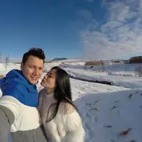 "19 tahun lalu, ketika photobox jadi sebuah kewajiban kencan di malam minggu sambil menunggu jam nonton. Kini menjadi kenangan yang manis," tulis Christian Sugiono sebagai keterangan foto. (Foto: instagram.com/csugiono)