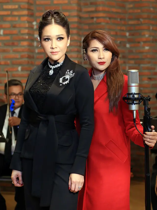 [Bintang] Maia Estianty dan Tata Janeeta