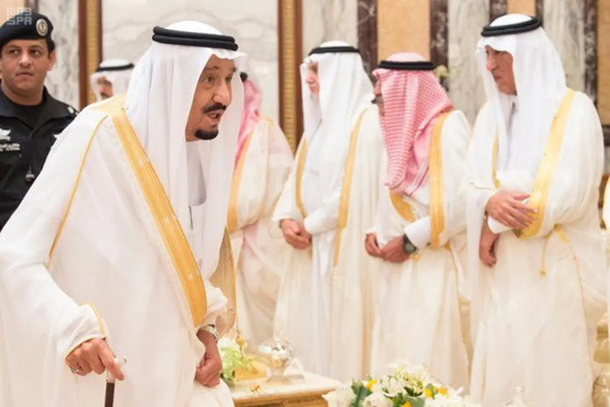 Raja Salman salat Idul Fitri di Masjidil Haram. (SPA)