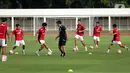 Selama sesi tersebut, pelatih Gerald Vanenburg tampak aktif memberikan instruksi kepada para pemain yang terus menunjukkan semangat tinggi dalam mengikuti arahan. (Liputan6.com/Helmi Fithriansyah)