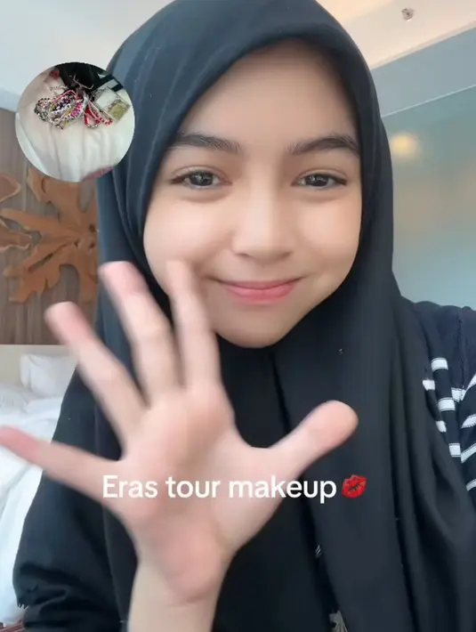 Meski masih 11 tahun, Sienna pun sudah pintar berdandan. Ia pun membagikan behind the scene saat mengaplikasikan makeup untuk konser Taylor Swift.  [@siennn.kasya]