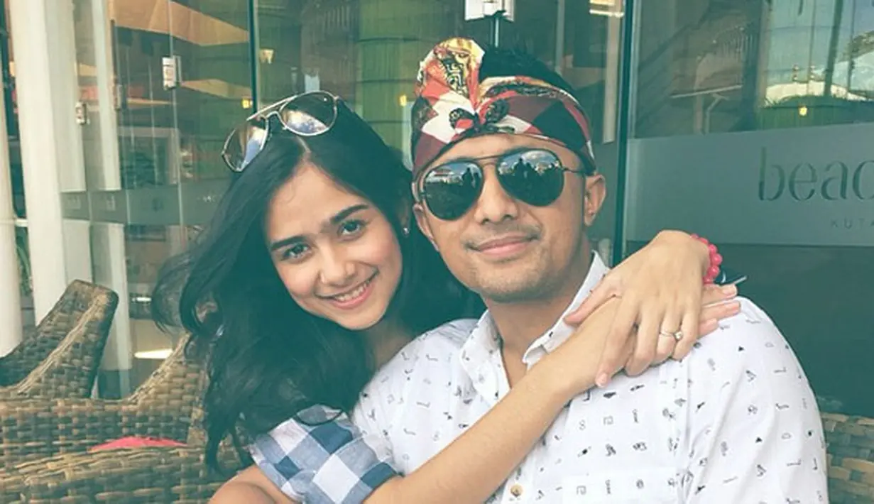 Romantisnya Sonya Fatmala dan Hengky Kurniawan saat berbulan madu di Bali. (via Instagram.com)