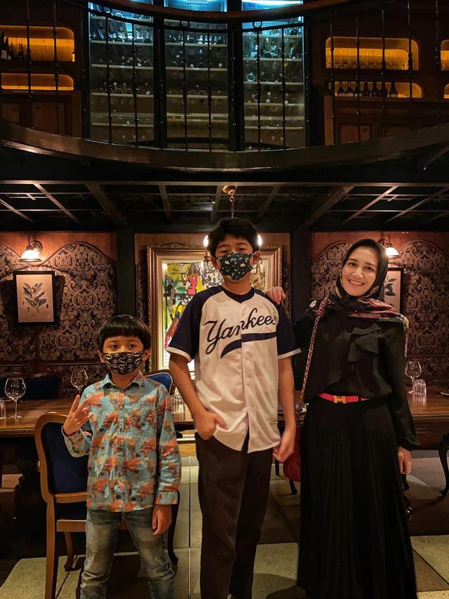 6 Potret Kesederhanaan Dine Mutiara Istri Sahrul Gunawan, Menjabat CEO Rumah Sakit