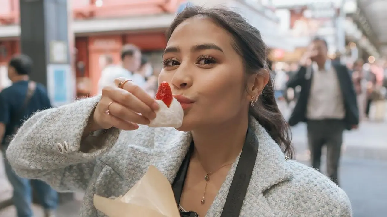 Deretan outfit liburan Prilly Latuconsina di Jepang.