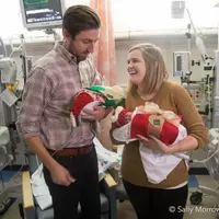 Pasangan Kaitlyn dan Eric Bunch bahagia tetap bisa merayakan Natal meski bayi mereka masih harus tinggal di rumah sakit. (Foto: today.com)