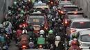 Kendaraan terjebak kemacetan saat melintasi Underpass Pasar Minggu, Jakarta, Kamis (12/3/2020). Kemacetan yang terjadi di Underpass Pasar Minggu semakin parah saat jam pulang kerja. (merdeka.com/Iqbal Nugroho)