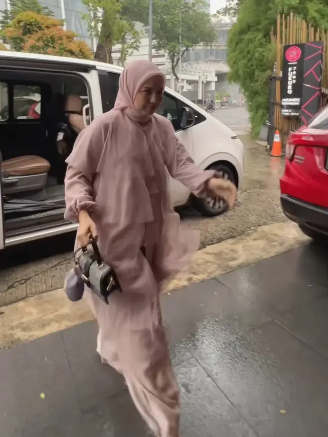 Potret Gaya Geng Cendol Kumpul Pertama Arisan di Tahun 2025. [@tya_ariestya]