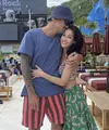 Mieke Amalia selalu tampil romantis dengan sang suami, Tora Sudiro. Mieke mengenakan bralette bergaris hitam putih dipadukan skirt hijau. Credit: Instagram  (@mieke_amalia)