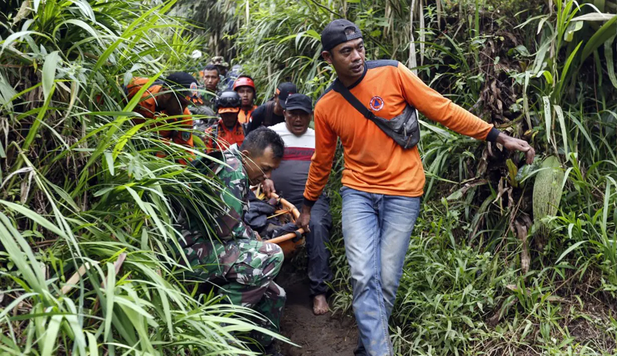 Berdasarkan video yang didapat, ada pendaki di hari pertama erupsi yang sudah di puncak Gunung Marapi. Untuk itu, BNPB mengatakan perlu melakukan evaluasi. (FAIRUZ SYAUGI/AFP)