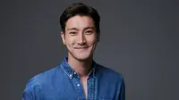 Siwon tak hanya aktif di Super Junior, cowok ganteng ini juga aktif di dunia akting. Sampai saat ini, ia sudah bermain dalam 6 judul film dan 10 judul drama. (Foto: soompi.com)