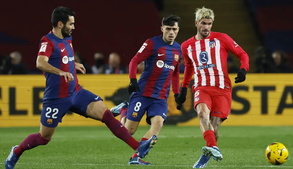 Sementara itu Atletico Madrid duduk di posisi keempat. Los Colchoneros mengumpulkan 31 poin dengan satu pertandingan sisa. (AP Photo/Joan Monfort)