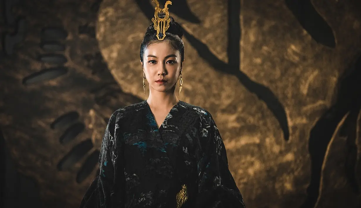 Sementara itu, Kim Ok Bin tetap memerankan tokoh Tae Al Ha. [Foto: tvN via Soompi]