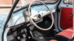 Interior Fiat Nuova 500. (Source: en.wheelsage.org)