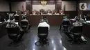 Suasana sidang perdana kasus korupsi pengelolaan dan penggunaan dana investasi PT Asuransi Jiwasraya di Pengadilan Tipikor, Jakarta, Rabu (3/6/2020). Sidang yang menghadirkan enam terdakwa tersebut menerapkan protokol social distancing. (merdeka.com/Iqbal S. Nugroho)