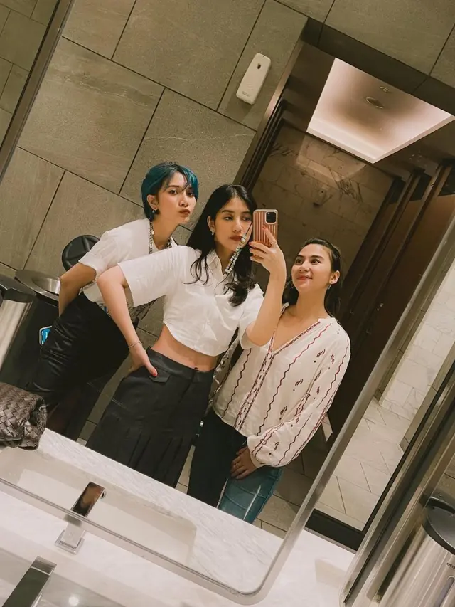 Sheila Dara bersama dua sahabatnya, Fita Anggriani, dan Adinda Thomas (Instagram/@sheiladaisha)