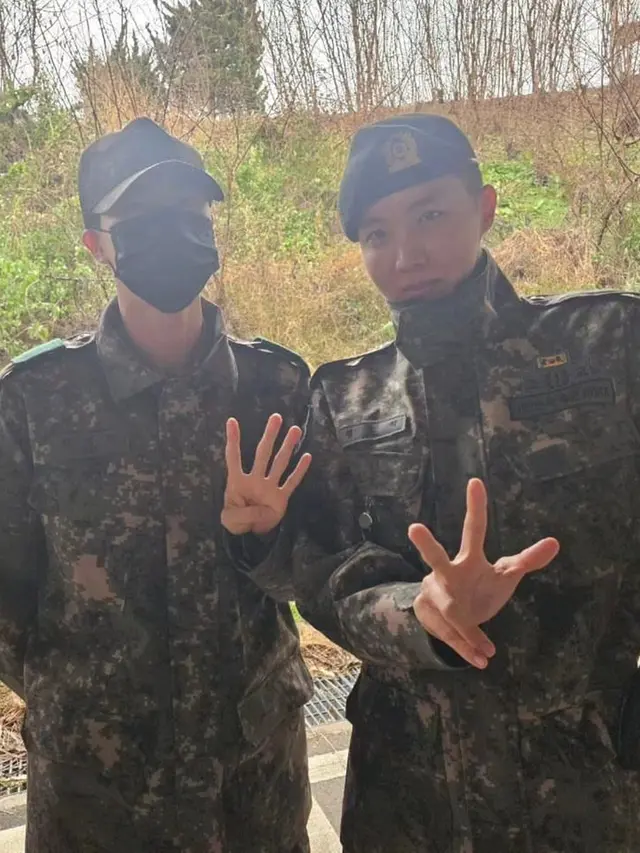 RM dan V BTS Resmi Jalani Wajib Militer, Diantar Seluruh Member