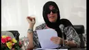 Susilanigtyas, SH. (Asisten Divisi LPSK) memberikan keterangan pers di Kantor LPSK, Jalan Proklamasi, Jakarta, Senin (6/4/2015). LPSK mengapresiasi vonis 10 tahun terhadap pelaku kejahatan seksual anak.(Liputan6.com/Helmi Afandi)