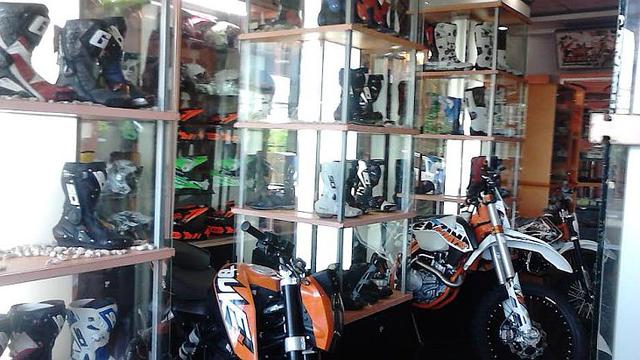 Cari Spare Parts Racing Dan Aksesoris Motor Datang Ke Sini