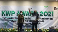 Fraksi Partai Gerindra meraih penghargaan ‘Fraksi Paling Peduli Terhadap Pertahanan’ pada Koordinatoriat Wartawan Parlemen (KWP) Award 2021. (Liputan6.com/Delvira Hutabarat)