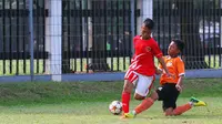 SSB Tunas Merah Putih menggelar turnamen yang diikuti ASIOP Apacinti, Villa 2000, dan Persigawa Selatan di Lapangan C, Senayan, Jakarta, (Minggu (17/4/2016). (Bola.com/Permana Kusumadijaya)