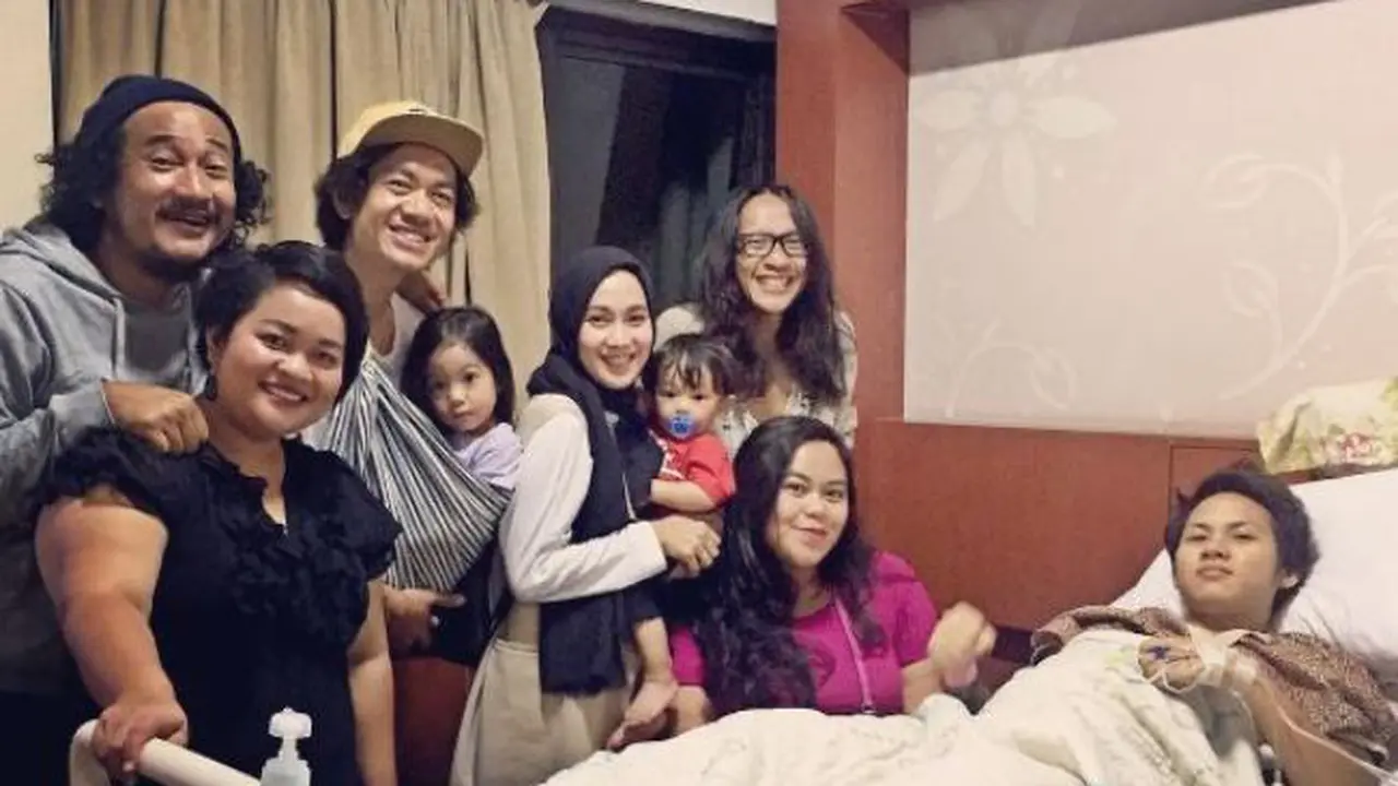Istri Aming Dijenguk Trio Bajaj