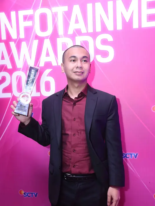 Saat ditemui di studio 6 Emtek City, kawasan Daan Mogot, Jakarta Barat, Jumat (22/1/2016) malam, Raditya Dika mengaku bingung dengan maksud dari selebriti yang paling ditunggu. (Nurwahyunan/Bintang.com)