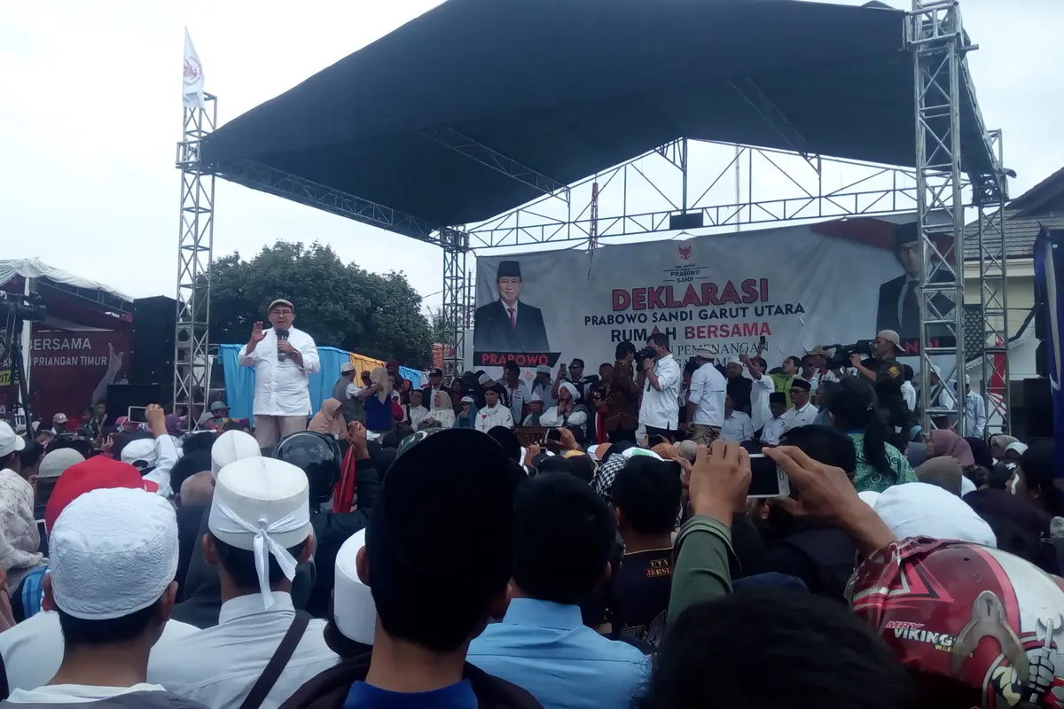 Fadili Zon tengah menyampaikan orasi politiknya untuk mengkampanyekan Prabowo-Sandi di Garut
