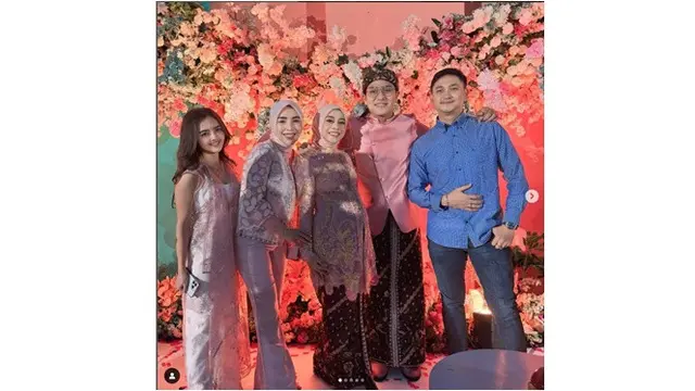 8 Potret Tamu Artis di Gender Reveal Lesti Kejora, Geng Mamayu Bak Bridesmaid