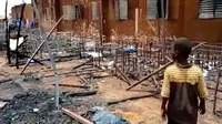 Kebakaran yang terjadi di sebuah sekolah di Nigeria hingga menewaskan 20 orang.[Boureima Issoufou / AP Photo]