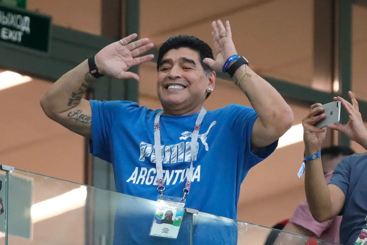 Gaya Nyentrik Maradona Saat Saksikan Piala Dunia 2018