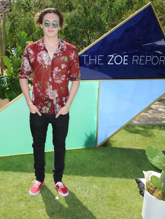 Meski sering putus-nyambung, akhirnya Brooklyn kembali jatuh ke pelukan Chloe Moretz. Rumor mereka kembali bersama ketika beredarnya kabar bahwa Brooklyn dan Chloe kencan mesra di Los Angeles. (AFP/Bintang.com)