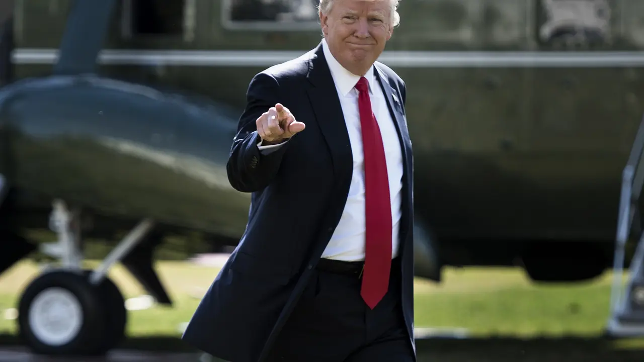 Imbas Kebijakan Trump, 4 Orang Terkenal Ini Ditahan di Bandara AS
