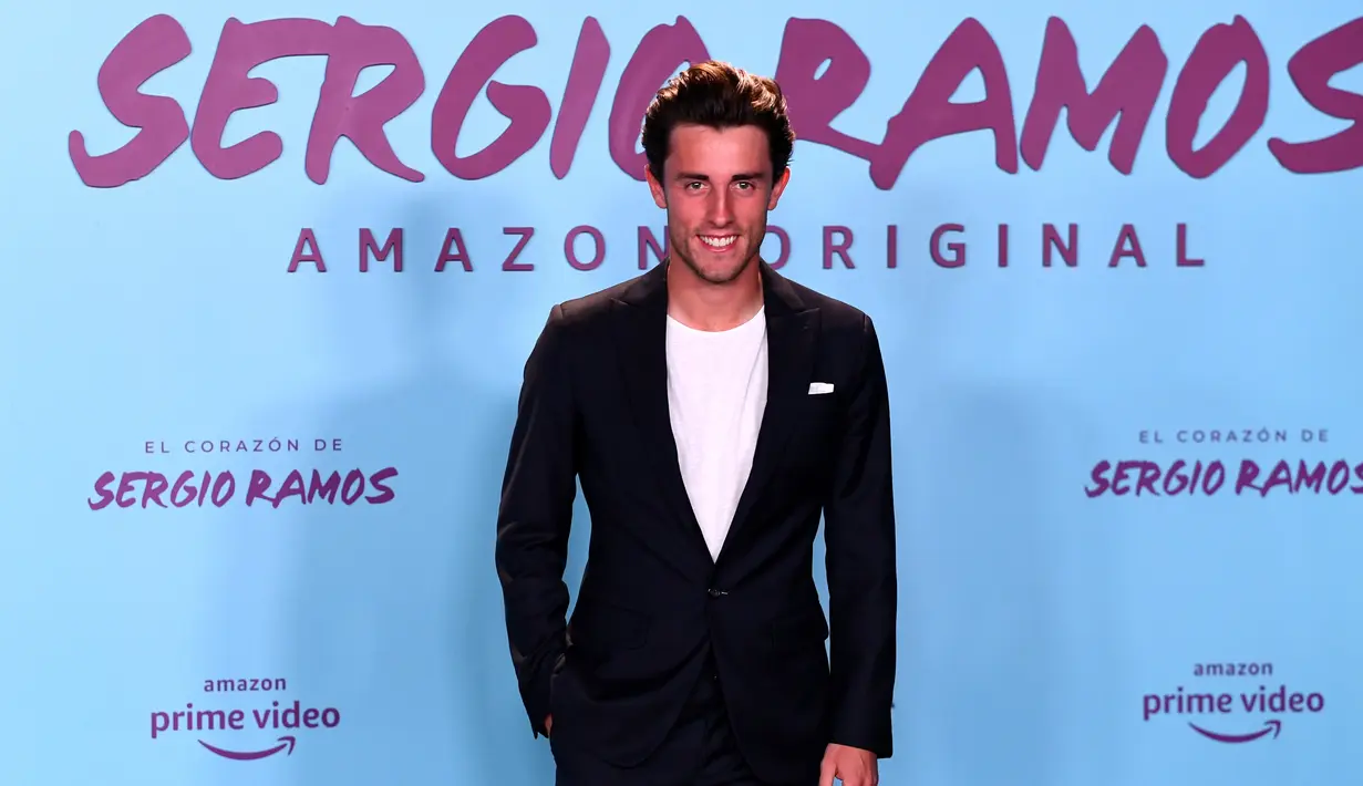 Bek Real Madrid, Alvaro Odriozola berpose menghadiri pemutaran perdana film dokumenter otobiografi bek Real Madrid Sergio Ramos "El Corazon de Sergio Ramos" (hati Sergio Ramos) di Madrid, Spanyol (10/9/2019). (AFP Photo/Gabriel Bouys)