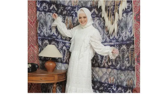 Potret Anggun Cut Meyriska Saat Berhijab Syar’i, Anggun dan Mempesona