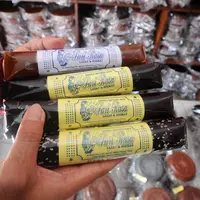 Harga jual dodol betawi ini sekitar Rp 20 ribu hingga Rp 110 ribu tergantung ukuran. (merdeka.com/Arie Basuki)