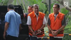 Anggota DPR RI nonaktif Markus Nari (kiri) dan Hakim Pengadilan Negeri Balikpapan Kayat tiba untuk menjalani pemeriksaan di Gedung KPK, Jakarta, Kamis (4/7/2019). Markus Nari diperiksa terkait dalam kasus dugaan korupsi proyek pengadaan KTP elektronik. (merdeka.com/Dwi Narwoko)