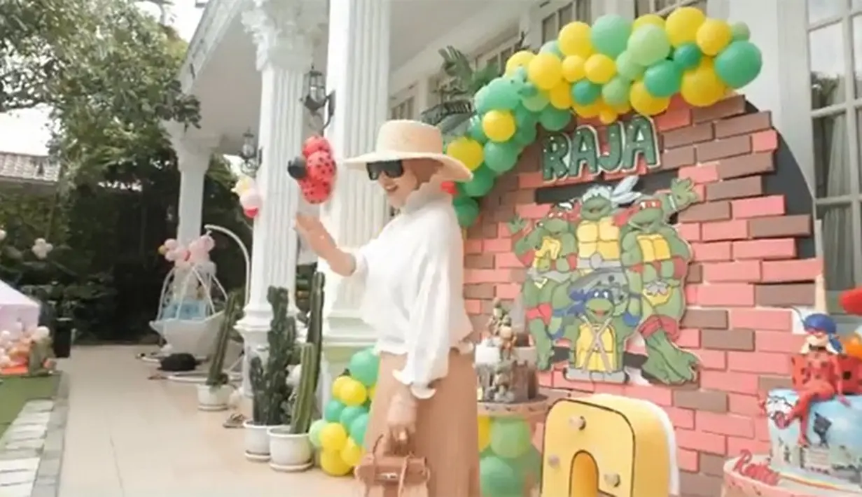 Syahrini Ultah ke-39 (Instagram/princessyahrini)