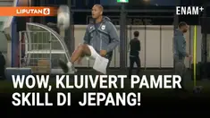 Pelatih Timnas Indonesia, Patrick Kluivert, unjuk kebolehan juggling bola sebelum sesi latihan dimulai di Osaka. Aksi santainya itu disambut senyum dan tepuk tangan para jurnalis. Indonesia akan menghadapi Jepang dalam laga terakhir Grup C Kualifikas...
