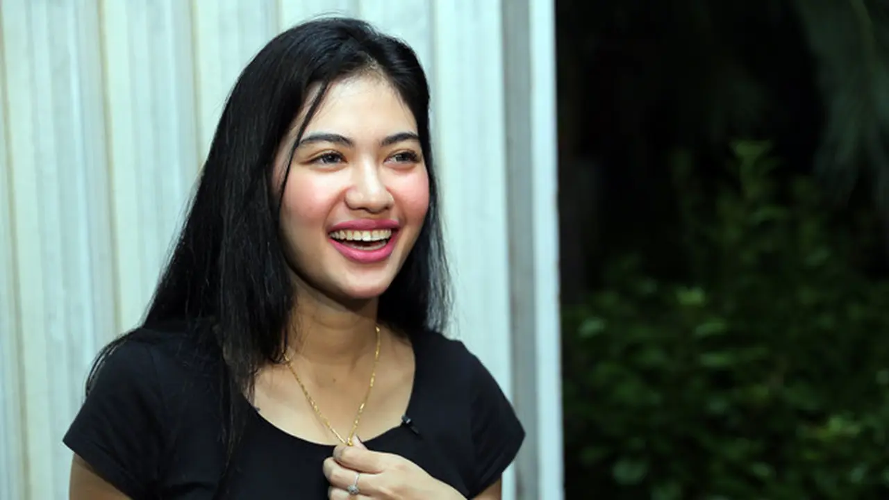 [Bintang] Della Perez