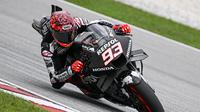 Marc Marquez saat menguji motor prototipe di sirkuit Sepang, Malaysia (AFP)
