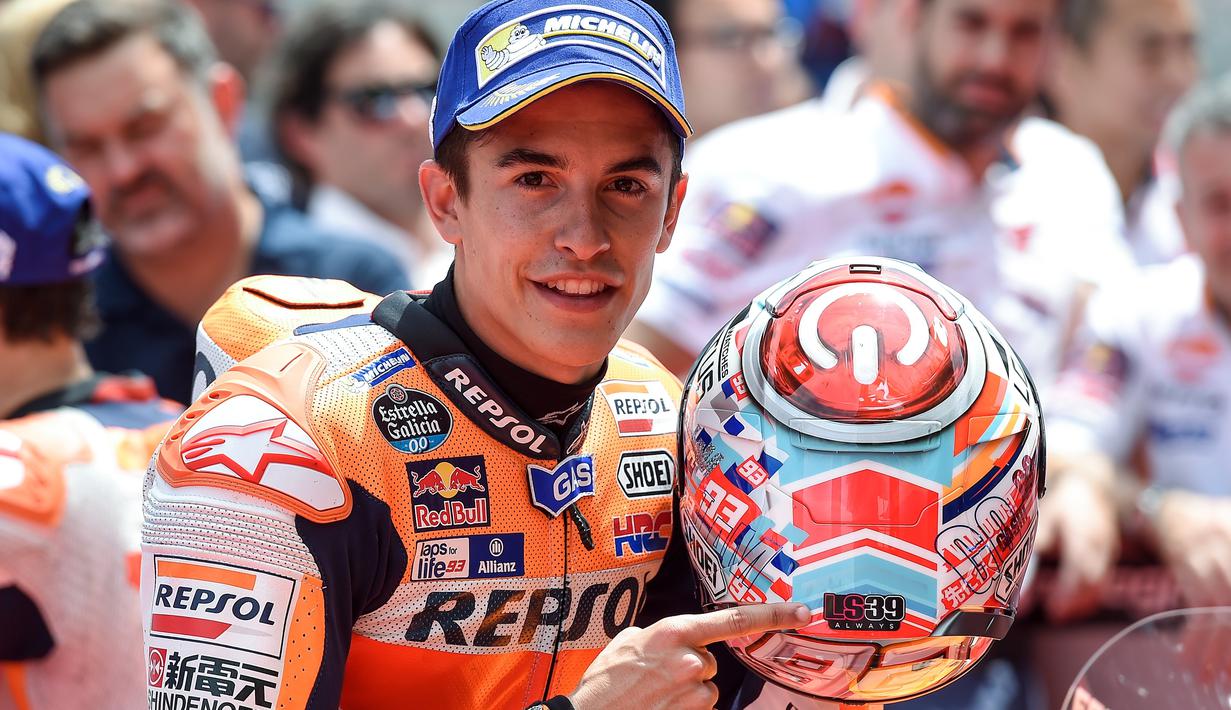 Desain helm Marc Marquez ini khusus dipakai saat MotoGP Catalunya di Sirkuit Catalunya, Barcelona, (4/6/2016). (AFP/Josep Lago)