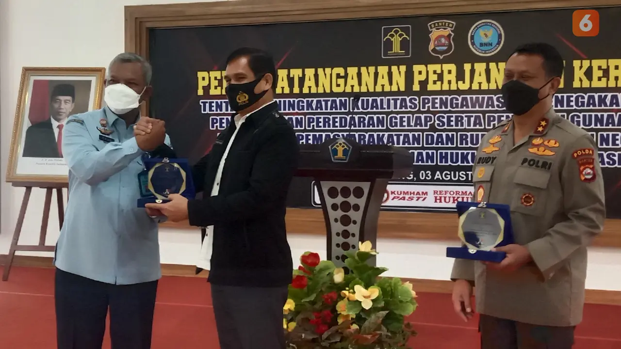 Perjanjian Kerjasama Pemberantasan Narkoba Lintas Instansi Di Banten. (Rabu, 03/08/2022). (Liputan6.com/Yandhi Deslatama).