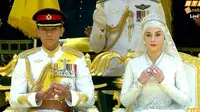 Pasangan Pangeran Abdul Mateen dan Anisha Rosnah dalam prosesi Royal Bersanding. (dok. Screenshoot Youtube RTB)