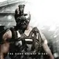 Tom Hardy sebagai musuh Batman bernama Bane di The Dark Knight Rises.