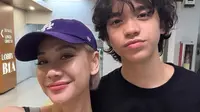 6 Potret Noah Sinclair Putra BCL Beranjak Dewasa, Pimpin Upacara hingga Temani Ibunda Geladi Resik